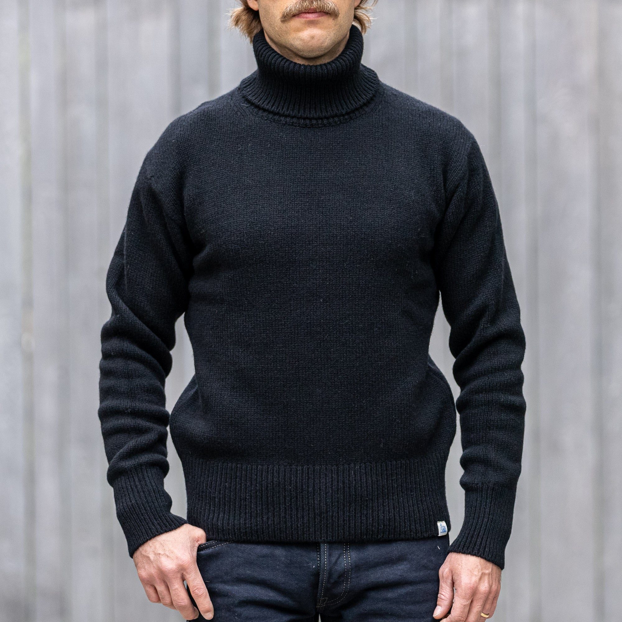 Merz b Schwanen Merino x Cashmere Turtleneck Sweater – Deep Black