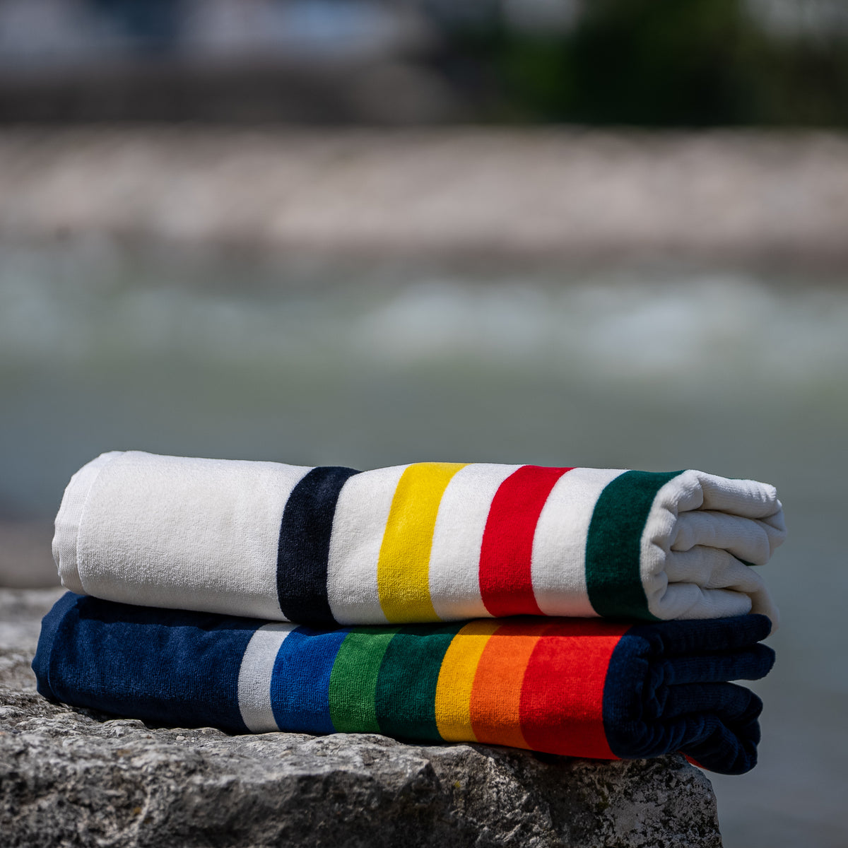 http://statement-store.com/cdn/shop/files/pendleton-towel-handtuch-towels-beach-spa-glacier-crater-lake-national-park-statement-statementstore-munich-a_1200x1200.jpg?v=1684653188