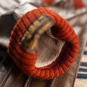 Buzz Ricksons Type A10 Flying Winter Gloves Horsehide Seal Brown close up cuff