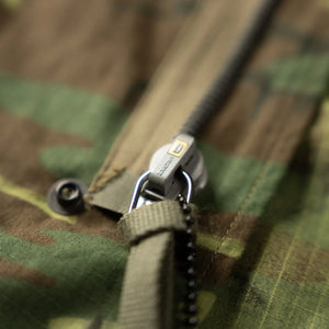 Buzz Ricksons Type M65 ERDL Water Repellent Civilian Model Parka Camouflage clsoe up zipper