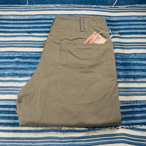Deluxeware 1940s 946A MilS pec Chino Trousers Army Green Regular Straight folded