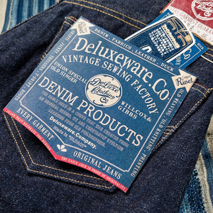 Deluxeware DX7022 22 ounce Heavyweight Selvedge Jeans Regular Straight close up paper flasher