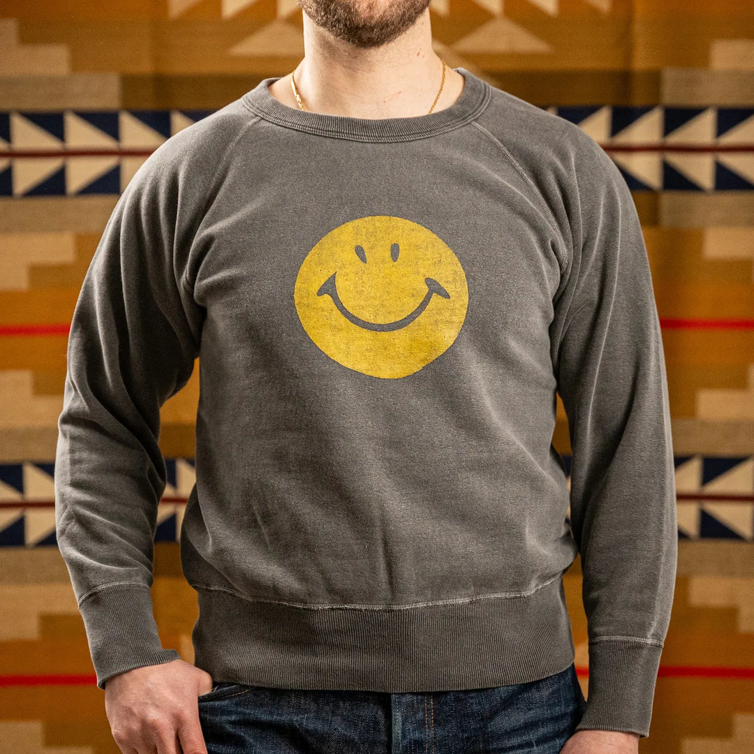 Dubble Works Smile Loopwheel Sweatshirt Sumikuro Black worn front