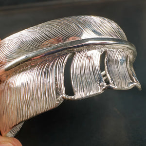 First Arrows BR 105 950 Silver Feather Bangle detail feather