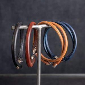 The Flat Heat Single Leather Bracelet – Sterling Silver Hook Closure / Black