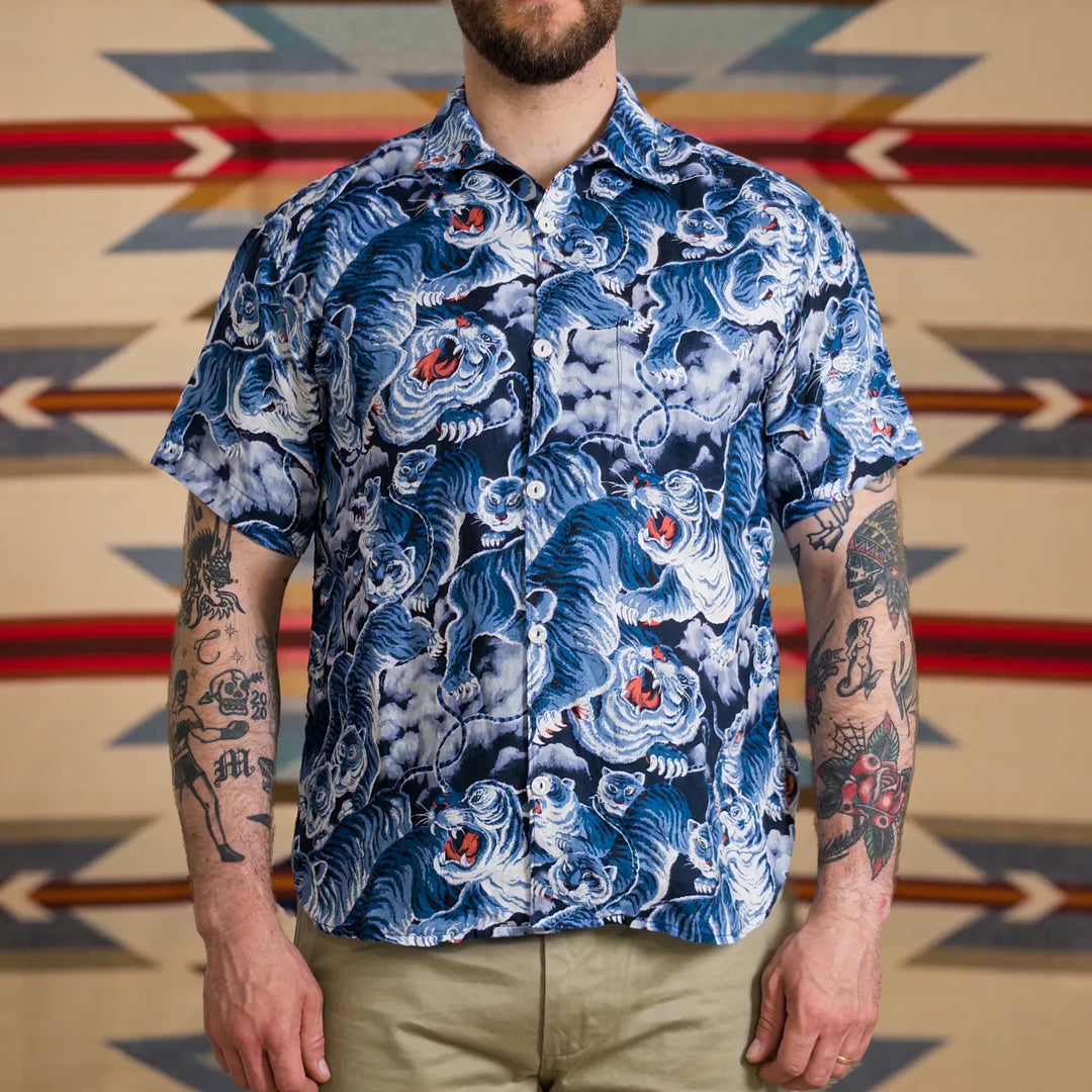 Freenote Hawaiian Ice Tiger Linen Shirt Blue worn front