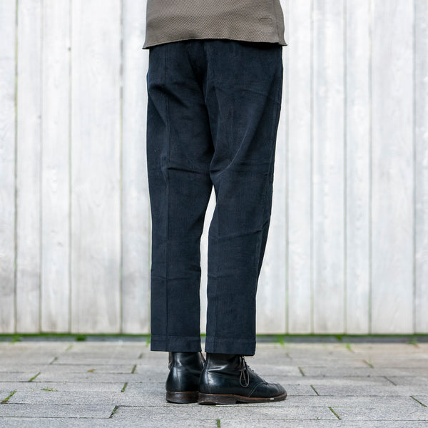 Merz b. Schwanen 10,3oz Corduroy Pleat Chino – Black / Relaxed Tapered