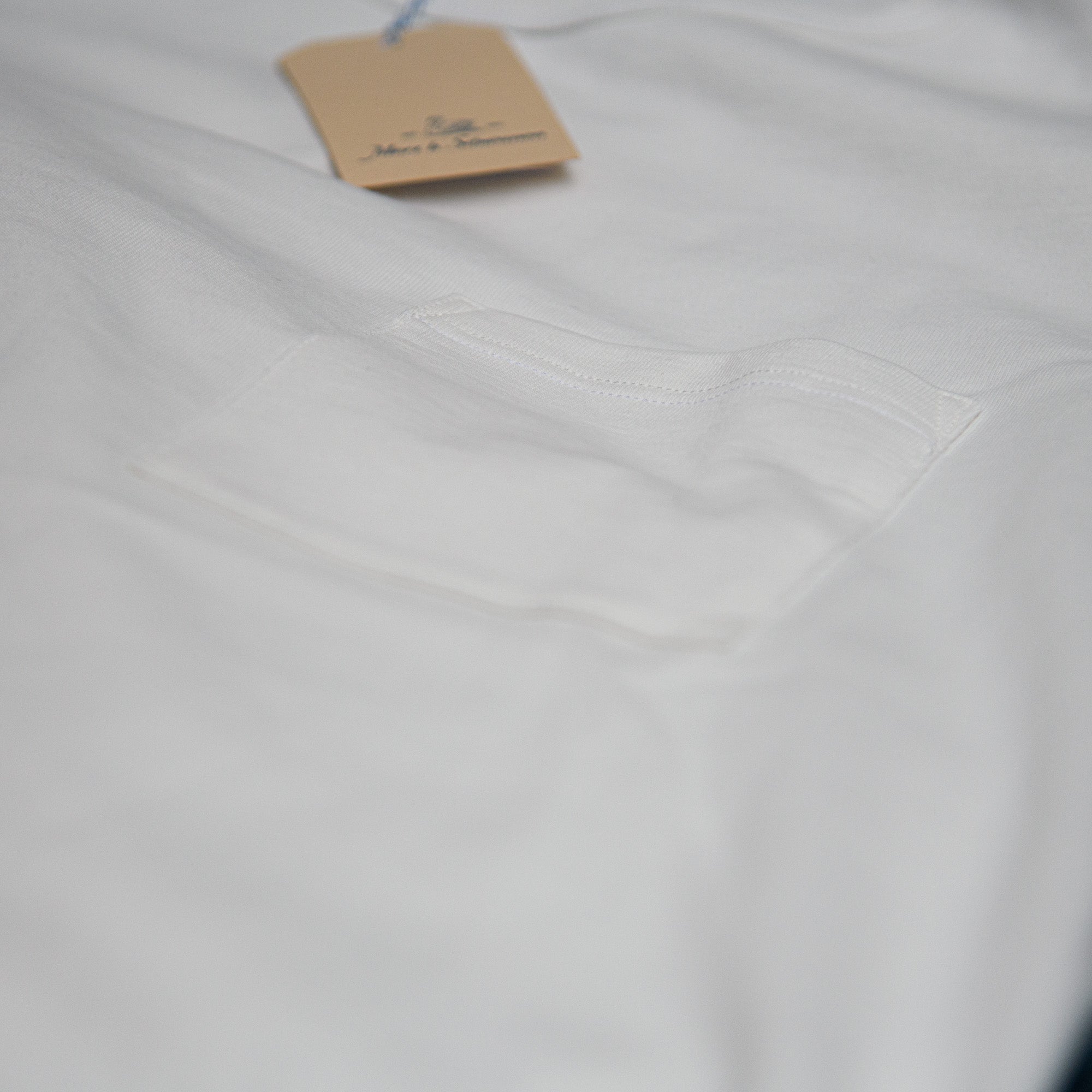 Merz b Schwanen Limited (Europe) Pocket – White / Edition Exclusive Store 215 T-Shirt