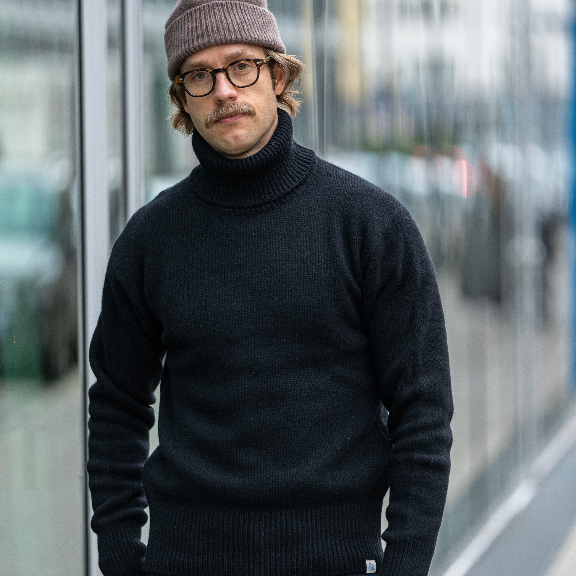 Merz b Schwanen Merino x Cashmere Turtleneck Sweater – Deep Black