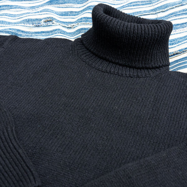 Merz b. Schwanen Merino x Cashmere Turtleneck Sweater – Deep Black / LOCT01