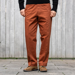 Merz b. Schwanen 9,3oz Cotton Twill Pleat Chino – Chestnut / Relaxed Tapered