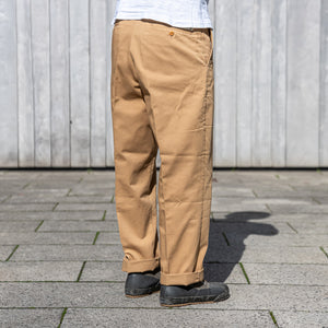 Merz b. Schwanen 9,3oz Cotton Twill Pleat Chino – Khaki / Relaxed Tapered