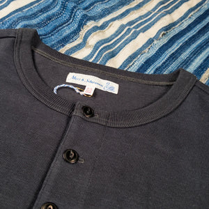 Merz b Schwanen 2S08 11oz Heavy Loopwheeled Henley Charcoal detail crew neck