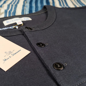 Merz b Schwanen 2S08 11oz Heavy Loopwheeled Henley Charcoal close up placket