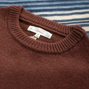 Merz b Schwanen LOCC01 Merino Cashmere Crewneck Sweater Bark Brown close up collar