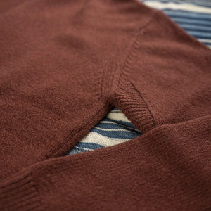 Merz b Schwanen LOCC01 Merino Cashmere Crewneck Sweater Bark Brown close up armpit