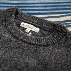 Merz b Schwanen LOCC01 Merino Cashmere Crewneck Sweater Grey Melange close up collar