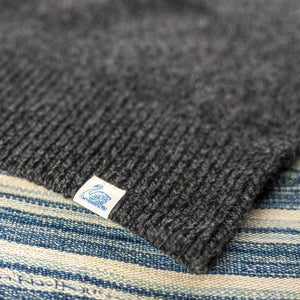 Merz b Schwanen LOCC01 Merino Cashmere Crewneck Sweater Grey Melange close up waistband