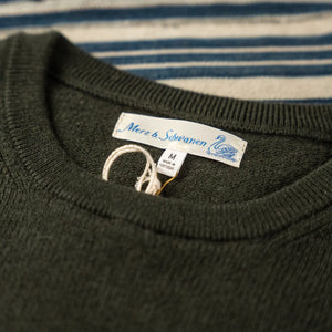 Merz b Schwanen Merino Silk Cashmere Knitted Longsleeve Olive close up collar