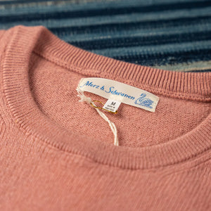 Merz b Schwanen Merino Silk Cashmere Knitted Long Sleeve Pink close up collar