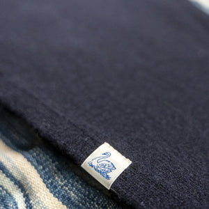 Merz beim Schwanen Merino Wool Cashmere Silk Triangle Scarf Dark Navy SKTS02 close up swan label