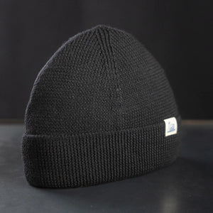 Merz beim Schwanen Merino Wool Modern Fit Beanie Deep Black half profile