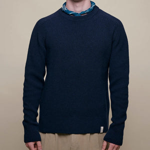 Merz b Schwanen Sturdy Ribbed Merino Wool Cashmere Raglan Sweater Dark Navy worn front