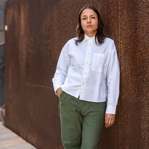 Merz b Schwanen Women Cropped Oxford Shirt White worn lifestyle