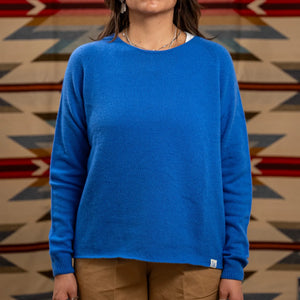 Merz b Schwanen Women Merino Silk Cashmere Sweater Blue worn front