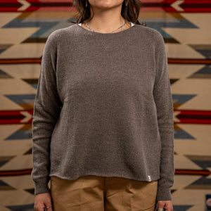 Merz b Schwanen Women Merino Silk Cashmere Sweater Grain worn front