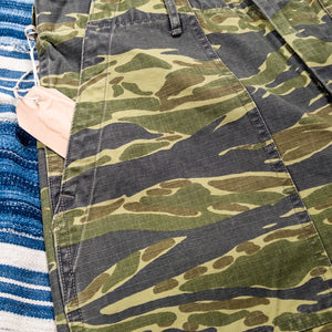 OrSlow 7002 US Army Fatigue Shorts Tiger Camo close up pocket