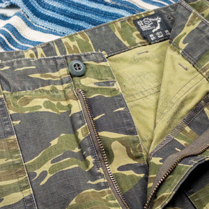 OrSlow 7002 US Army Fatigue Shorts Tiger Camo close up zip fly
