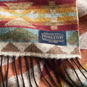 Pendleton Oversized Blanket Wrap Buffalo clsoe up label