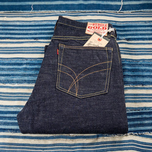 Strike Gold SG5102 15 ounce Slub Selvedge Jeans Loose Straight folded