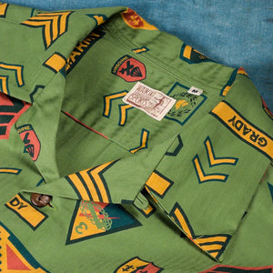 Sun Surf Insignia of Army Herringbone Hawaiian Shirt Olive close up collar