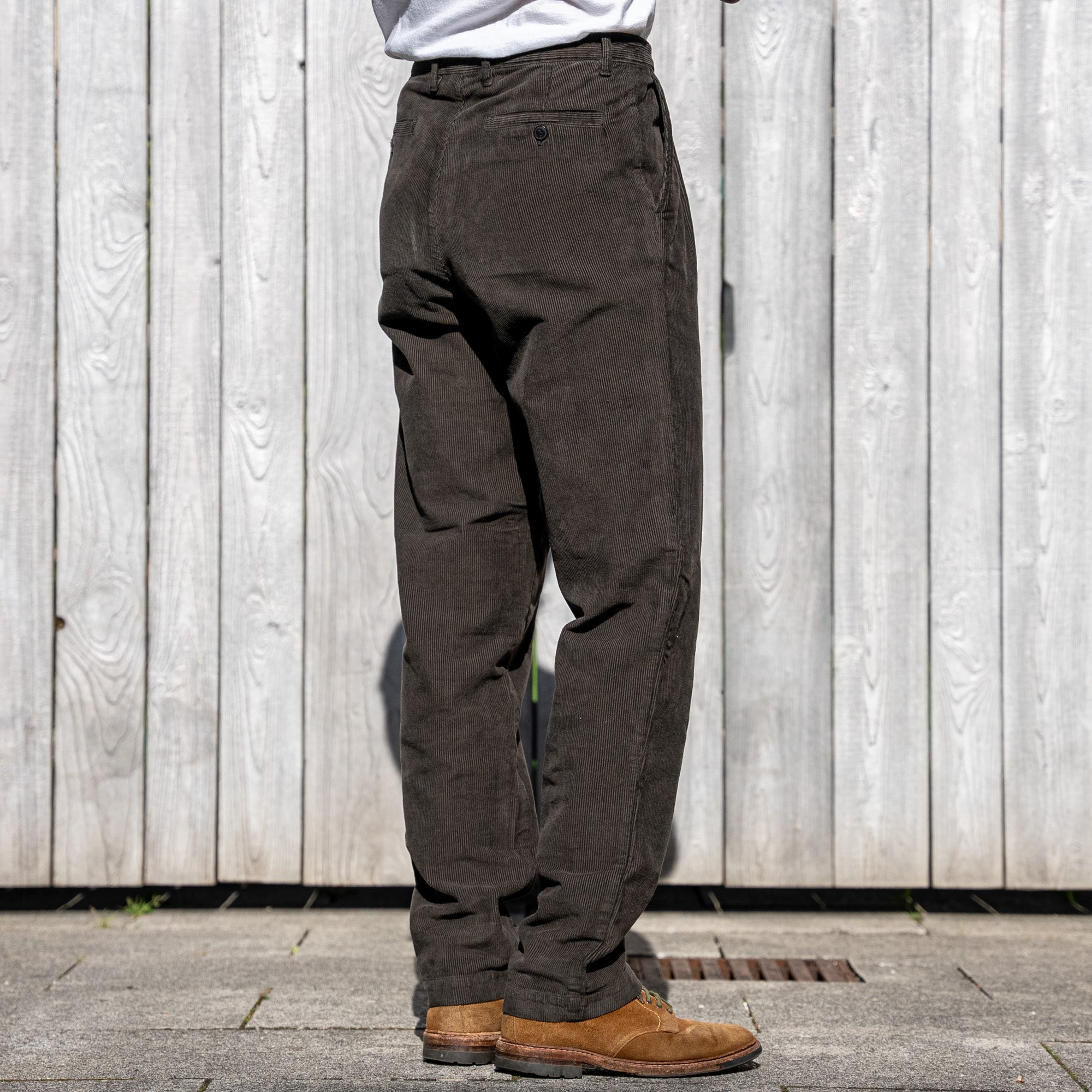 Sunspel Double Pleat Corduroy Trouser – Coffee / Slightly Tapered