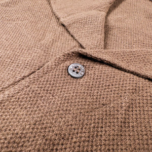 Sunspel Linen Pique Polo Shirt Dark Walnut detail button