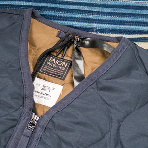Taion Military W Zip Down Vest Dark Navy detail neck