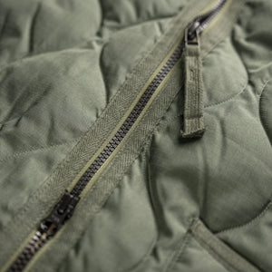 Taion Military W Zip Down Vest Olive close up two way zip
