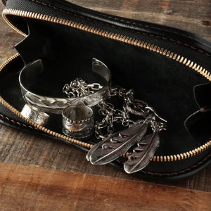Flat Head Horsehide Accessory Case Black Japan open lifestyle image