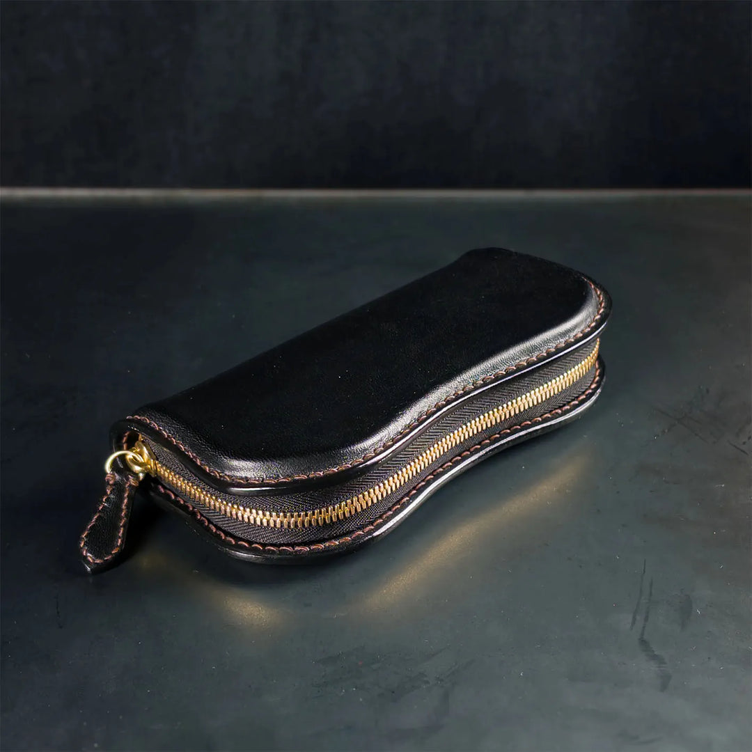 Flat Head Horsehide Accessory Case Black Japan closed