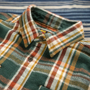 UES 14oz Heavy Selvedge Flannel Shirt Green close up collar