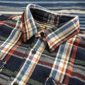 UES 14oz Heavy Selvedge Flannel Shirt Dark Navy close up collar