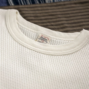 UES 16oz Double Honeycomb Thermal White close up collar