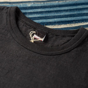 UES No8 9oz Heavyweight Slub Nep Longsleeve Black close up collar