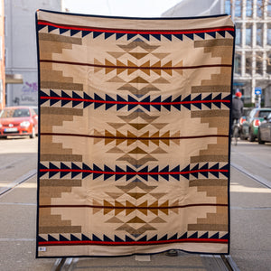 Pendleton Medicine Bow – Jacquard Blanket Robe