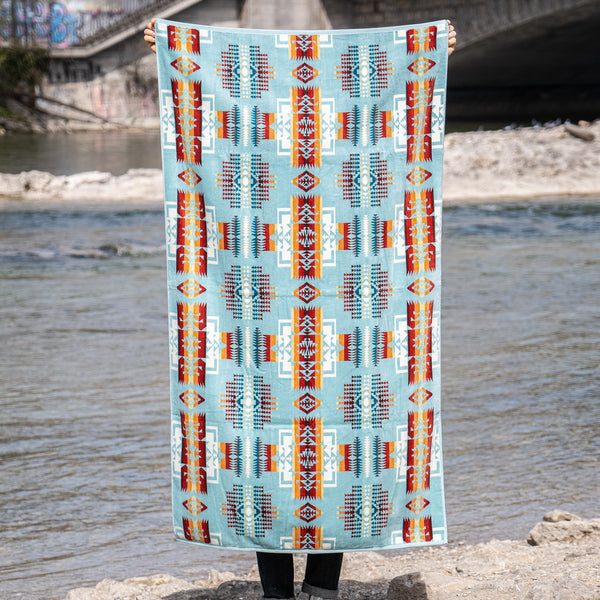 Pendleton Oversized Jacquard Beach Towel – Chief Joseph / Aqua