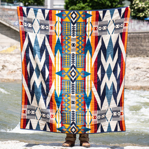 https://statement-store.com/cdn/shop/products/pendleton-towel-for-two-beach-spa-fire-legend-towels-handtuch-statement-statementstore-munich-b.jpg?v=1653810458&width=300